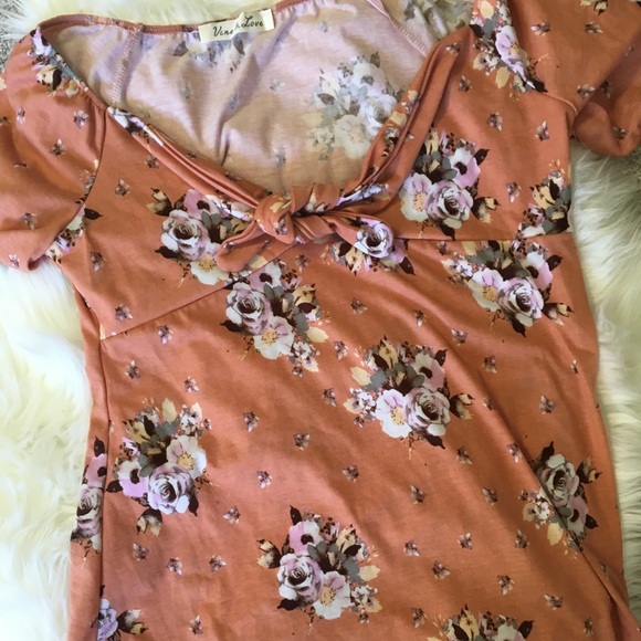 2/$25 DONATING SOON Peach Floral Short Sleeve Top Bow Detail NEW - Picture 3 of 3